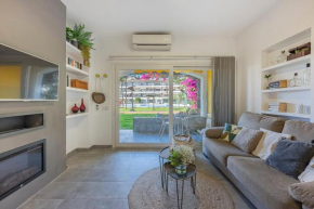 Golden Mile Getaway, Garden View, Pool & Comfort